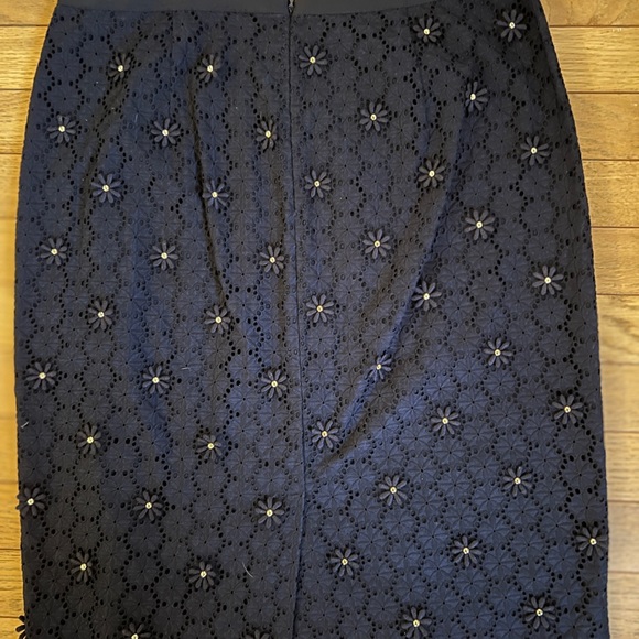 Talbots Eyelet Daisy Pencil Skirt Navy, Size 8 - Picture 4 of 4